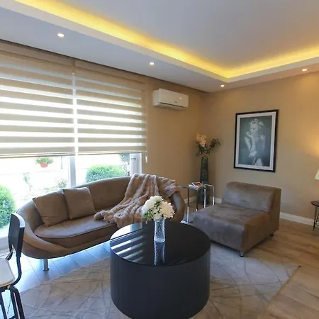 Metropolitan Art Apartment *