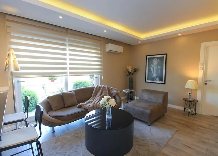 Metropolitan Art Apartment *