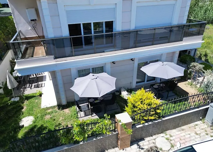 Metropolitan Art Apartment *