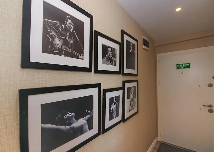 Metropolitan Art Apartment *