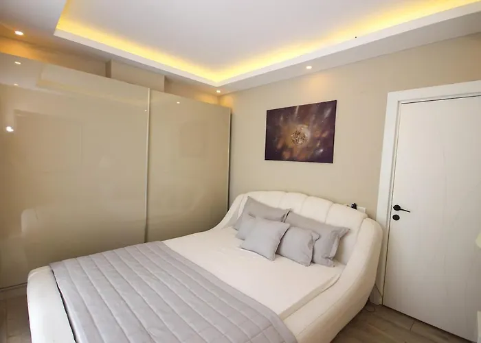 Metropolitan Art Apartment *