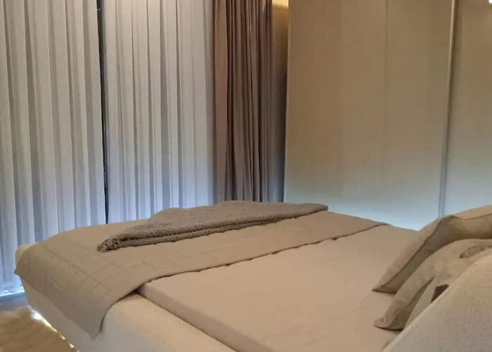 Metropolitan Art Apartment *