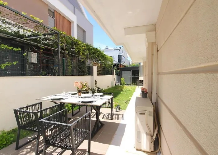 Metropolitan Art Apartment *