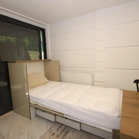 Metropolitan Art Apartment