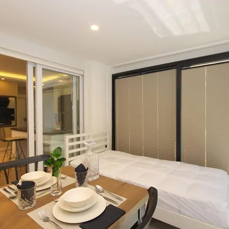 Metropolitan Art Apartment