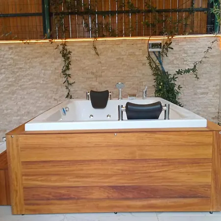 Апартаменты Metropolitan Art